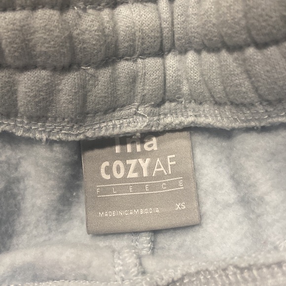 Tna cozy af baby blue mid thigh sweatshorts - Picture 2 of 4